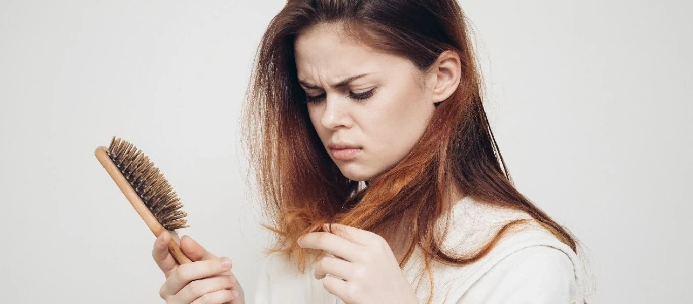 Λαμπερά μαλλιά: Ποιες είναι οι τροφές που θα σας βοηθήσουν να τα αποκτήσετε